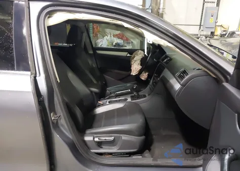 2013 Volkswagen Passat 2.5L Se z USA, uszkodzony, nr VIN 1VWBP7A39DC094838